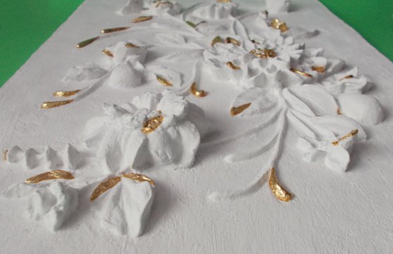 sculptural wall art “Flower Symphony in Gold”