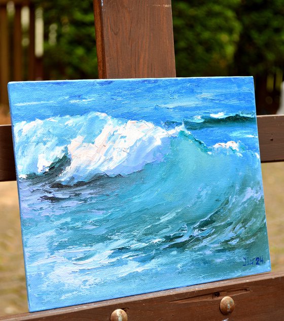 Fragment of a sea wave