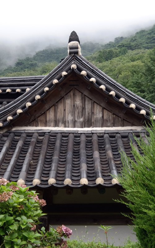 Tiled Eaves Against the Fog by sangwon jeon