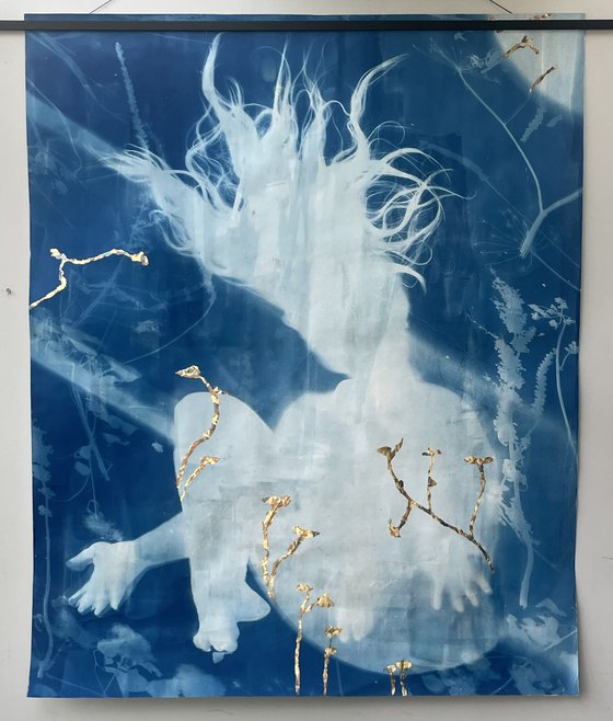 Pose d'enfant - Cyanotype print with gold leaf