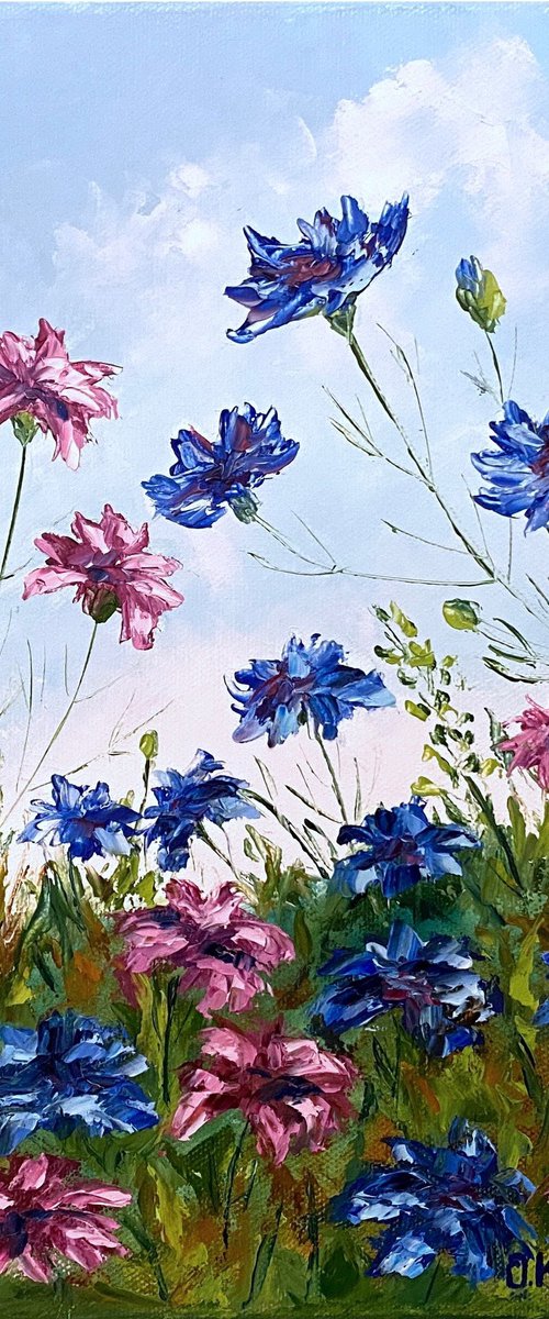 Blue and pink cornflowers by Olga Kurbanova