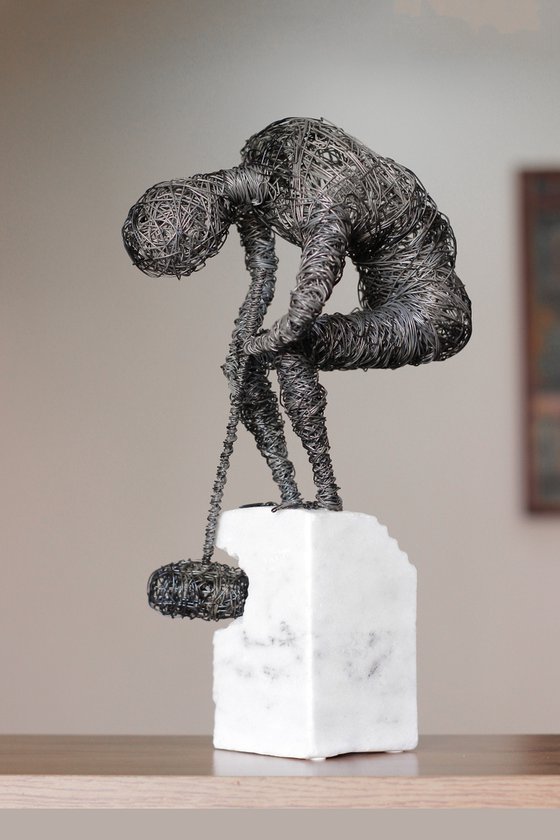 Self-violence (35x18x12 2.7kg iron, marble)