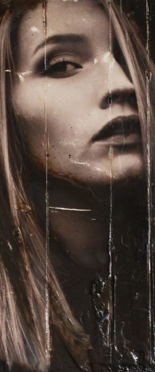 "Nearby me" (40x40x3cm) - Unique portrait artwork on wood (abstract, portrait, gouache, original, painting, coffee, acrylic, oil, watercolor, encaustics, beeswax, resin, wood) by Rouzbeh Tahmassian